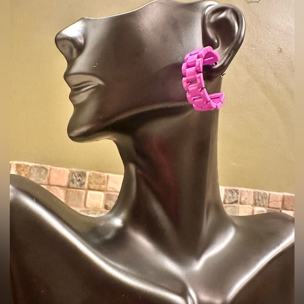 “Roley” hoop earrings in Orchid enamel from BAR Boutique